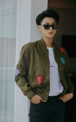 黄子韬清爽帅气时尚写真图片_3