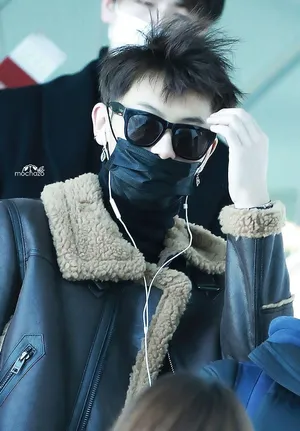 2014年11月EXO帅气亮相机场写真日本返韩黄子韬图片写真_9