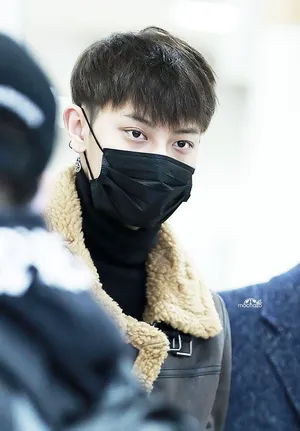 2014年11月EXO帅气亮相机场写真日本返韩黄子韬图片写真_10