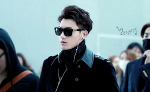 2014年12月EXO韩国仁川飞赴香港机场写真黄子韬图片_6