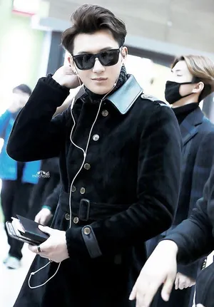 2014年12月EXO韩国仁川飞赴香港机场写真黄子韬图片_10