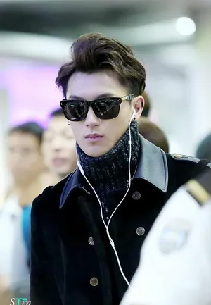 2014年12月EXO韩国仁川飞赴香港机场写真黄子韬图片_14
