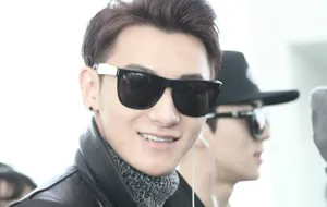 2014年12月EXO深圳飞往韩国机场时尚写真黄子韬图片写真_2
