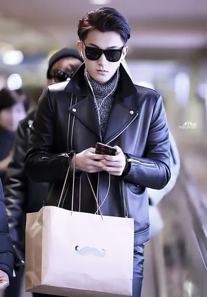 2014年12月EXO深圳飞往韩国机场时尚写真黄子韬图片写真_3