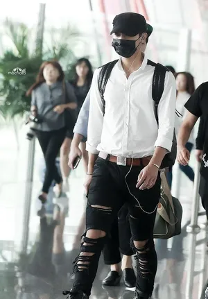 2014年9月EXO韩国金浦飞北京帅气亮相机场黄子韬图片写真