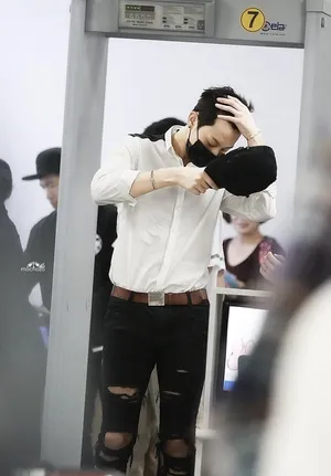 2014年9月EXO韩国金浦飞北京帅气亮相机场黄子韬图片写真_2