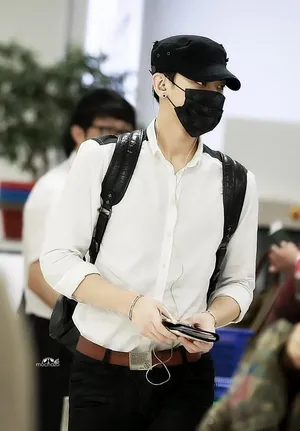 2014年9月EXO韩国金浦飞北京帅气亮相机场黄子韬图片写真_5