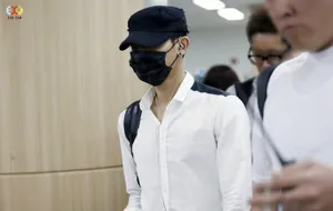 2014年9月EXO韩国金浦飞北京帅气亮相机场黄子韬图片写真_7