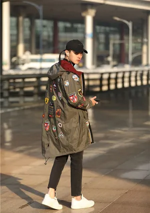 许凯街拍帅气图片