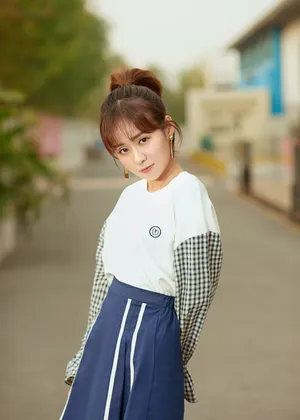 郑合惠子甜美可爱运动风街拍高清图片_3