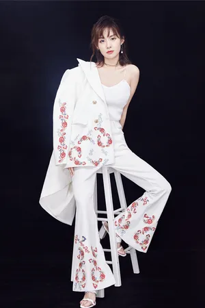 郑合惠子最新英气时尚写真图片_2
