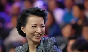 央视花旦董卿担任评委现场_6
