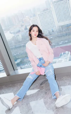 欧阳娜娜粉色少女心甜美写真图片