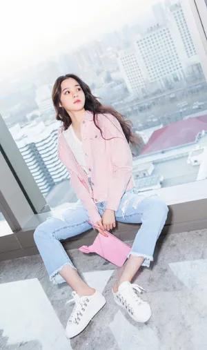 欧阳娜娜粉色少女心甜美写真图片_2