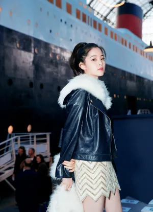 欧阳娜娜发布会性感写真图片_2