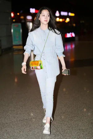 欧阳娜娜清爽私服机场街拍照图片_2