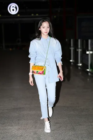 欧阳娜娜清爽私服机场街拍照图片_4