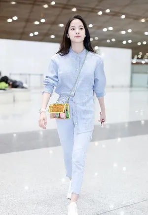 欧阳娜娜机场街拍图片