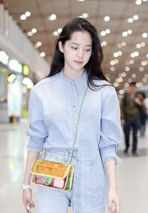 欧阳娜娜机场街拍图片