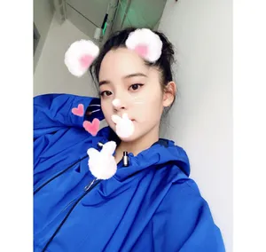 欧阳娜娜可爱甜美自拍照图片