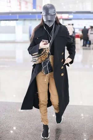 欧阳娜娜机场私服随性气质写真图片_3