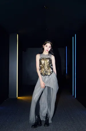 欧阳娜娜第六届科学突破奖颁奖礼现场甜美写真图片_2