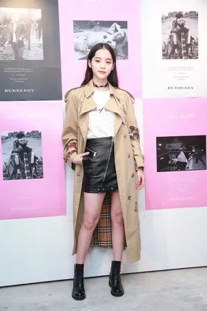 欧阳娜娜风衣短裙活动图片_2