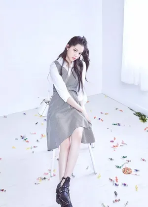 欧阳娜娜最新杂志写真图片：青春活力_2