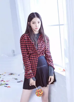 欧阳娜娜最新杂志写真图片：青春活力_6