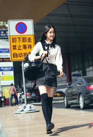欧阳娜娜帅气时尚街拍图片_5