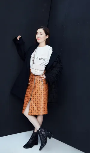 舒畅清新简约时尚写真图片_6