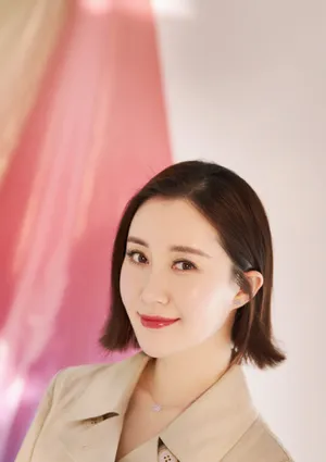 舒畅米色风衣时尚写真图片_2