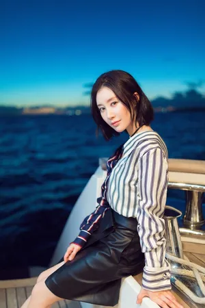 舒畅海边徜徉知性优雅写真图片