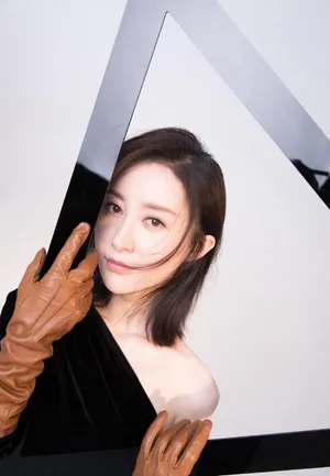 舒畅最新冬日唯美时尚杂志写真图片_4