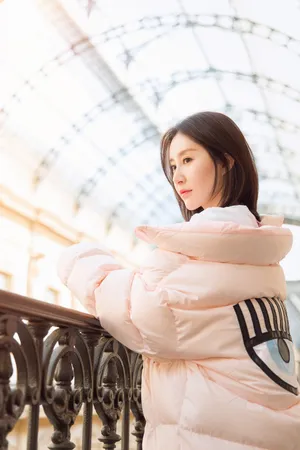 舒畅粉嫩少女风时尚街拍高清图片_3