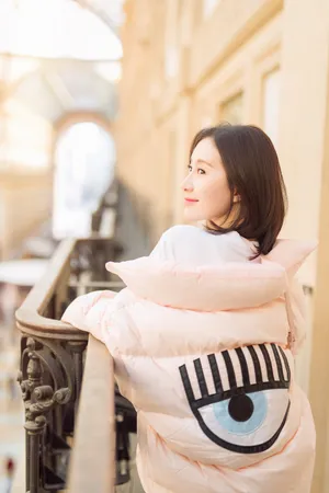 舒畅粉嫩少女风时尚街拍高清图片_6