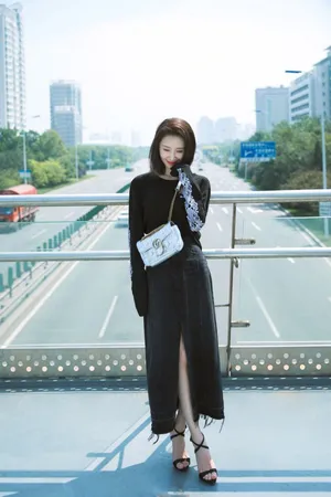 舒畅清爽美丽初秋街拍高清图片