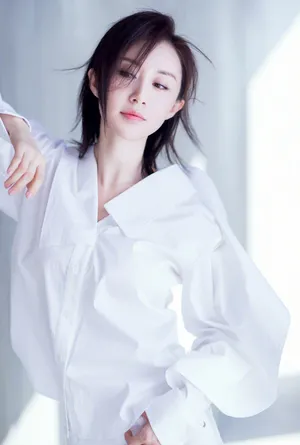舒畅纯白休闲风写真高清图片_2