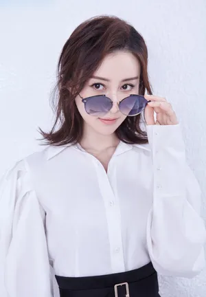 女神舒畅魅力十足时尚写真大片_1