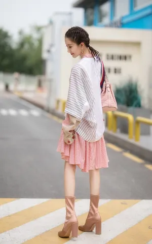 舒畅夏日甜心街拍写真图片：清新养眼_2