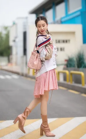 舒畅夏日甜心街拍写真图片：清新养眼_4