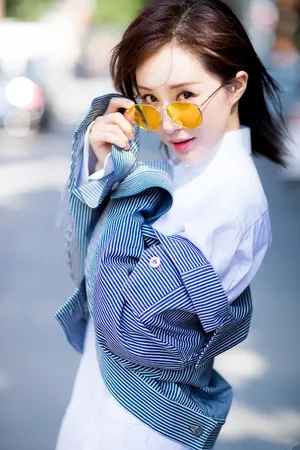 舒畅夏日街头风时尚写真图片_3