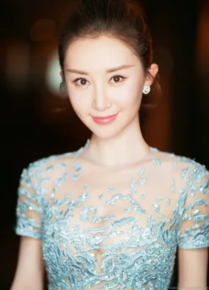 舒畅蕾丝裙养眼迷人图片_2