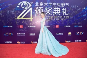 舒畅蕾丝裙养眼迷人图片_6