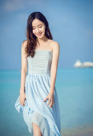 娄艺潇图片：娄艺潇性感海边旅拍图片_2
