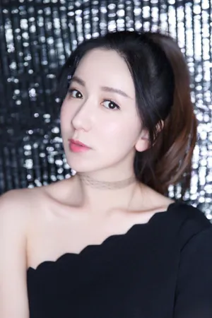 娄艺潇斜肩长裙性感写真图片_2