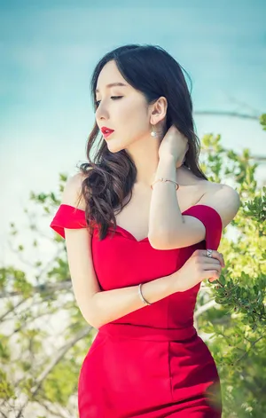 娄艺潇性感美艳红裙海边唯美写真图片_4