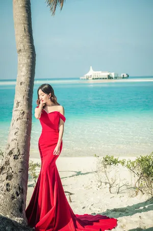 娄艺潇性感美艳红裙海边唯美写真图片_5