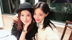 娄艺潇邓家佳生日亲密写真图片_3