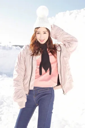 娄艺潇甜美可爱雪中美照高清图片_4
